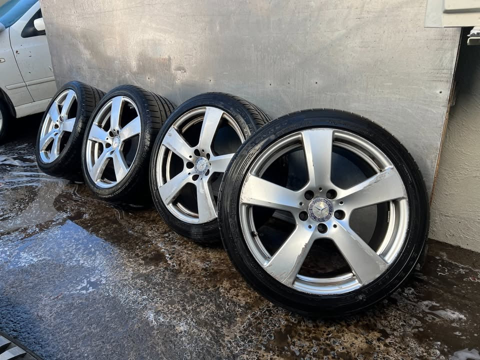 Mercedes Benz 18" Alloy Wheels with Excellent Tyres