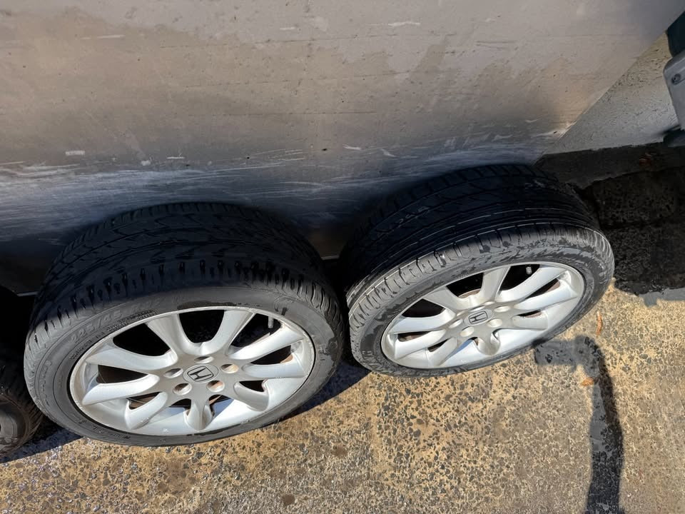 Honda Accord 17” Alloy Wheels with Like New Tyres Set of 5