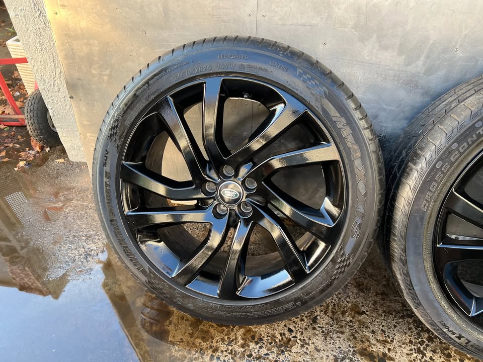 Land Rover Discovery Sport 20" Alloy Wheels with Tyres