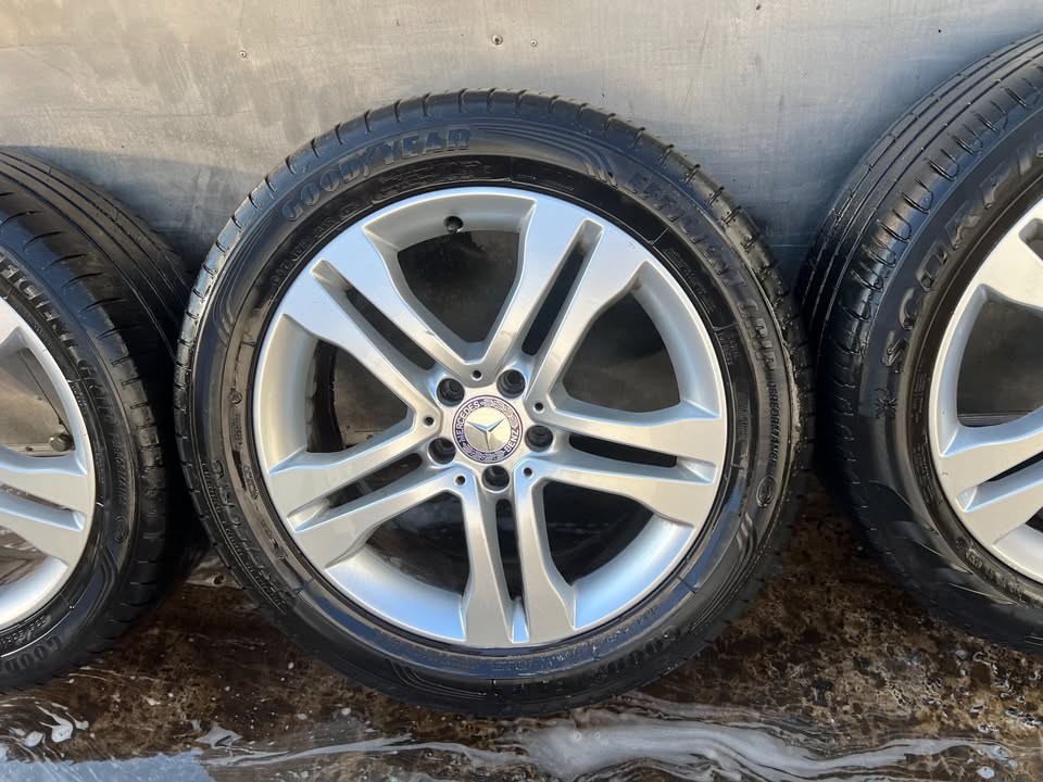 Mercedes Benz 18" Alloy Wheels with Tyres