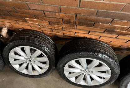 Volkswagen Passat 17" Alloy Wheels with Good Tyres