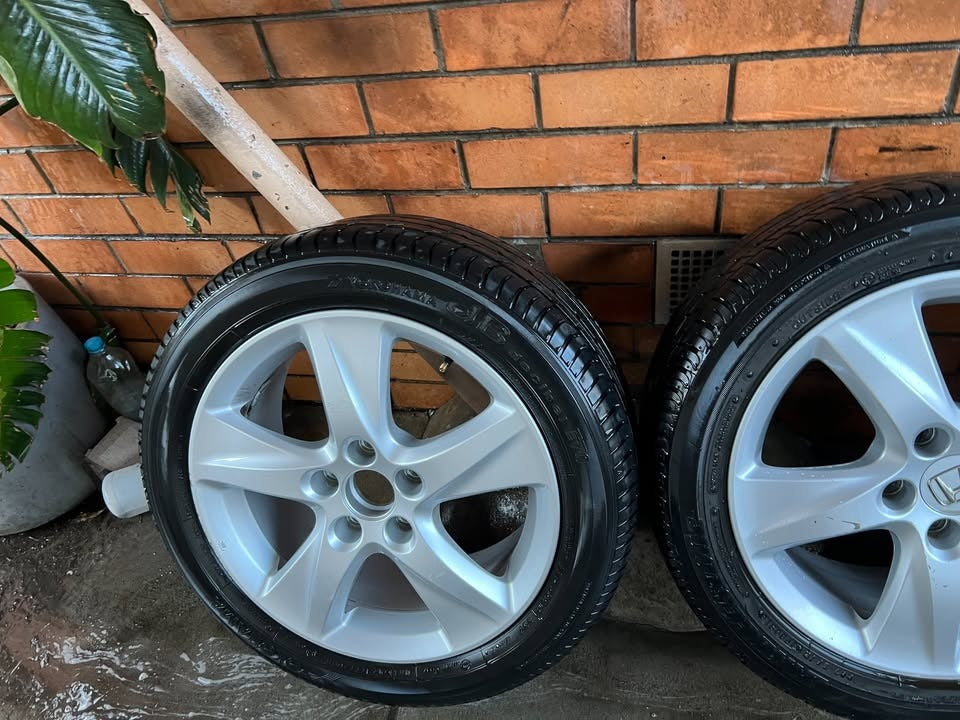 Honda 17" Alloy Wheels with Bridgestone Tyres