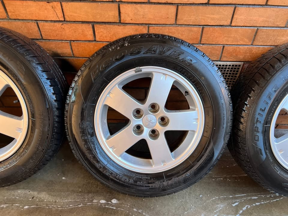 Mitsubishi Outlander 16" Alloy Wheels with Good Tyres