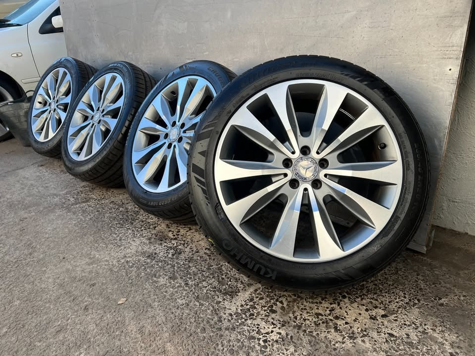 Mercedes Benz GLE 20" Alloy Wheels with Excellent Tyres