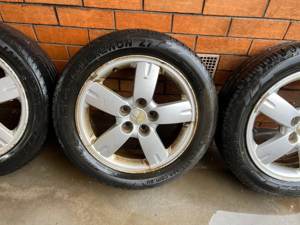 Mitsubishi Outlander 17" Alloy Wheels with Tyres