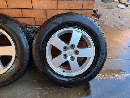 Mitsubishi Outlander 16" Alloy Wheels with Good Tyres