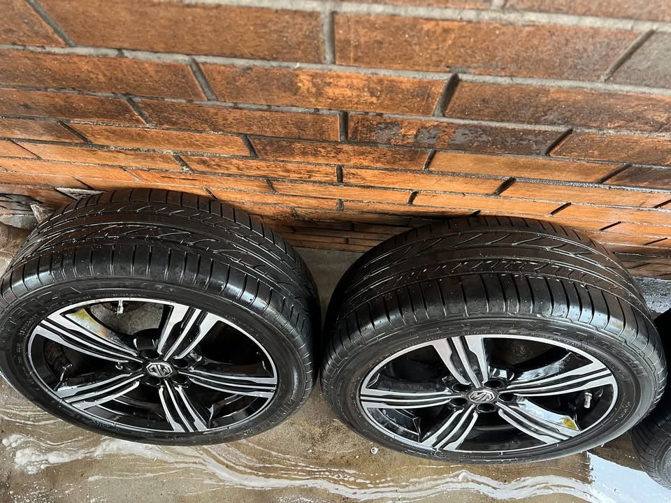 MG 17” Alloy Wheels with Good Tyres