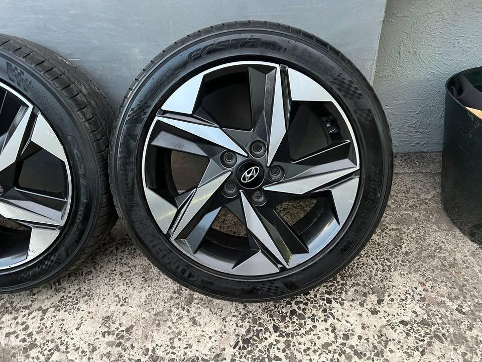 Hyundai Elantra 17” Alloy Wheels with Tyres
