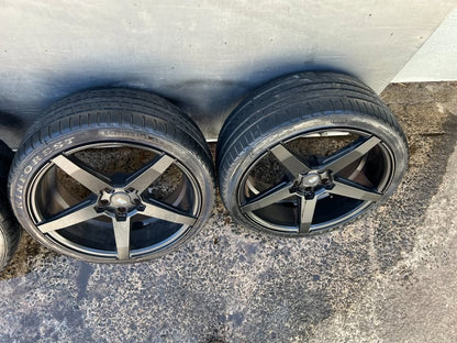 Savini Black Staggered 19" Alloy Wheels with Tyres