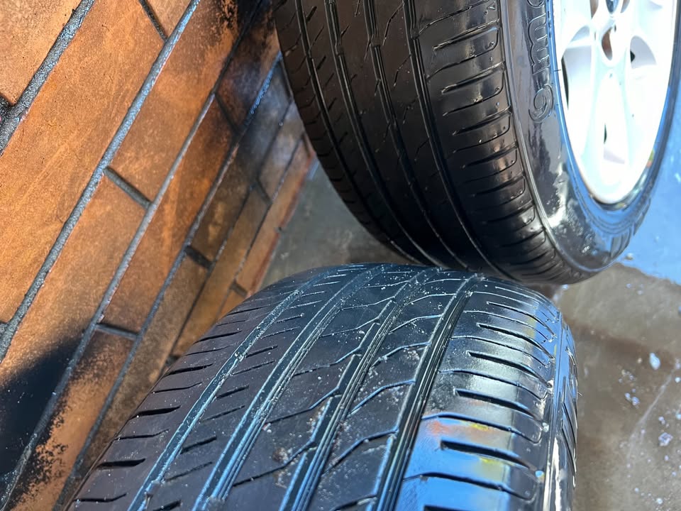 BMW 16" Alloy Wheels with Excellent Tyres