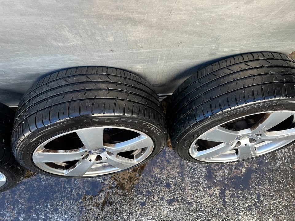 Mercedes Benz 18" Alloy Wheels with Excellent Tyres