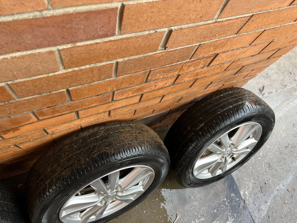 Mitsubishi ASX 17" Alloy Wheels with Excellent Tyres