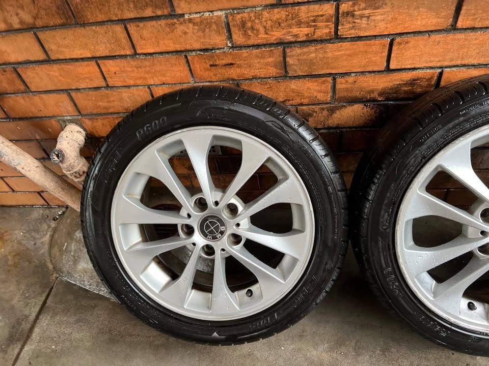 BMW 17 Inch Alloy Wheels with Good Tyres