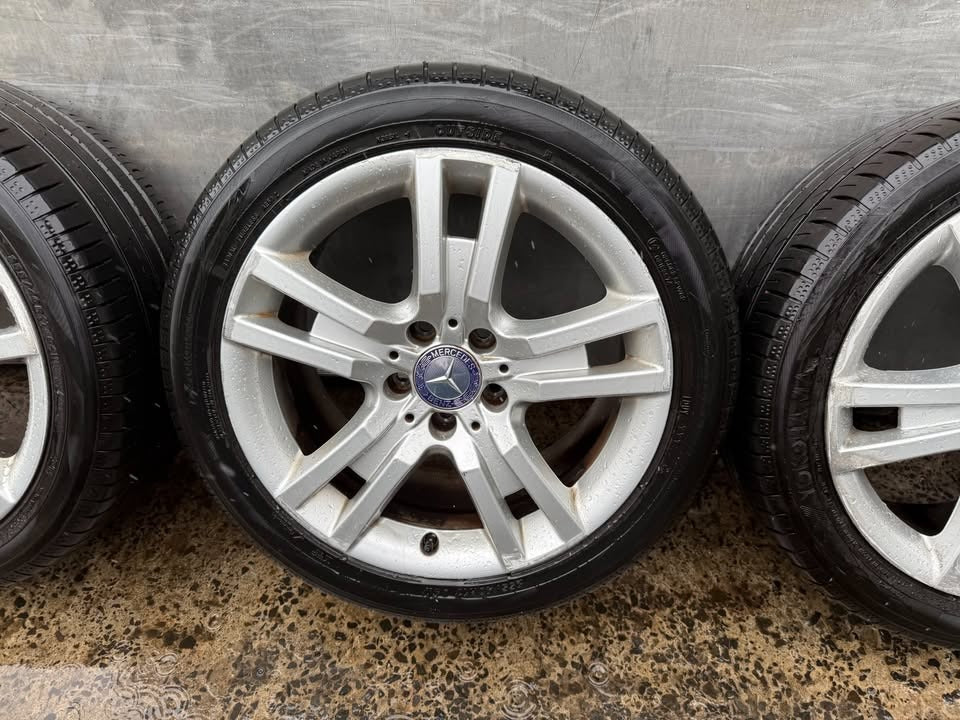 Mercedes Benz Staggered 17" Alloy Wheels with Good Tyres