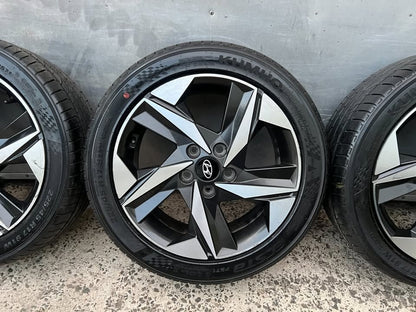 Hyundai Elantra 17” Alloy Wheels with Tyres