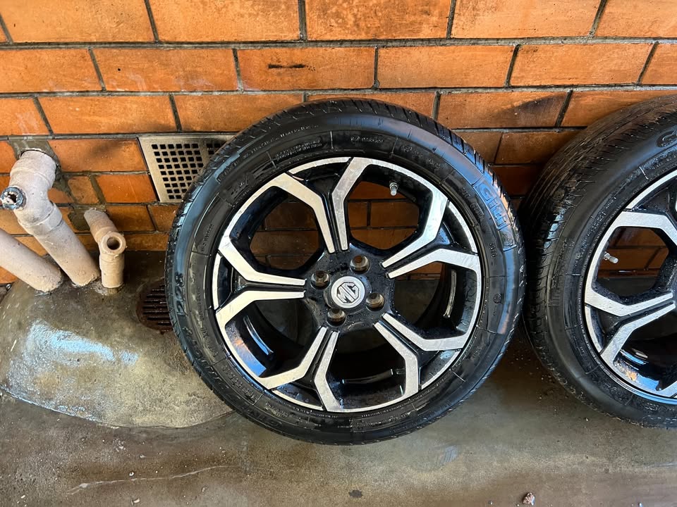 MG 4 Stud 16" Alloy Wheels with Good Tyres