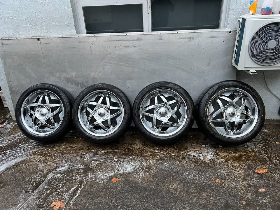 Hipnotic Chrome 20” Alloy Wheels with Tyres