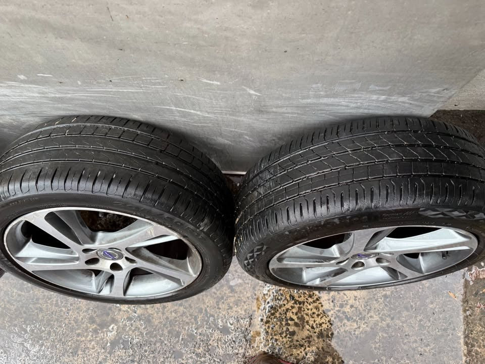 Volvo V40 17" Alloy Wheels with Excellent Tyres