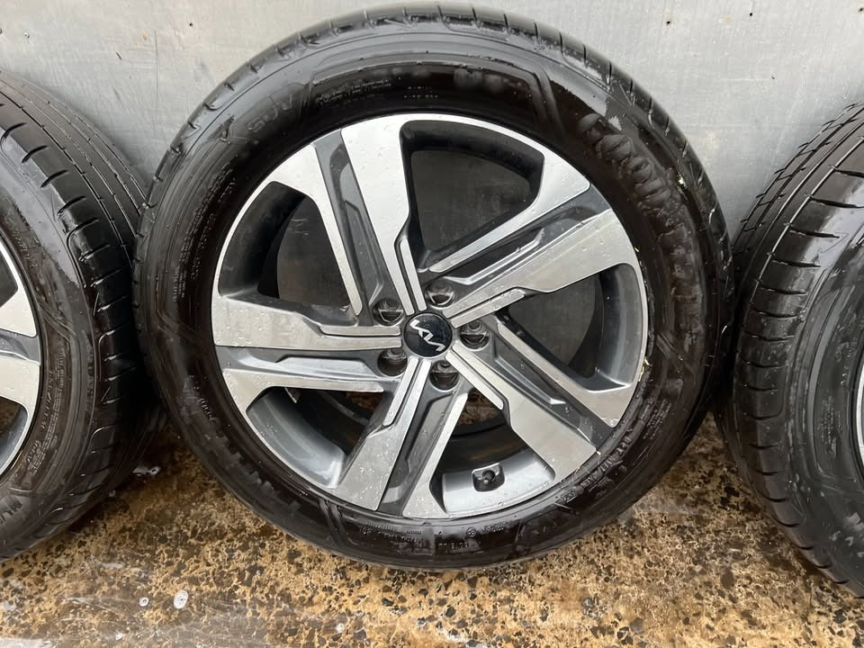 Kia Sorento 19” Alloy Wheels with Goodyear Tyres