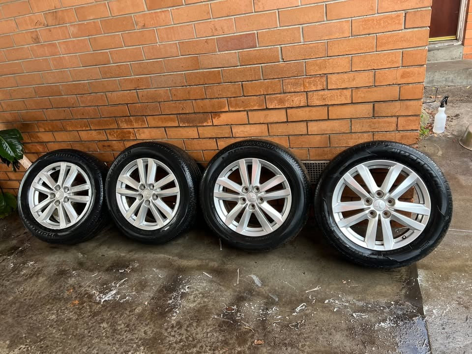 Mitsubishi ASX 17" Alloy Wheels with Excellent Tyres