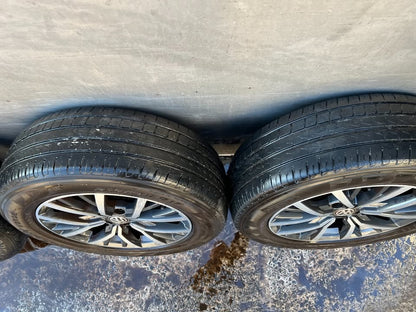 Volkswagen Tiguan 17" Alloy Wheels with Excellent Tyres