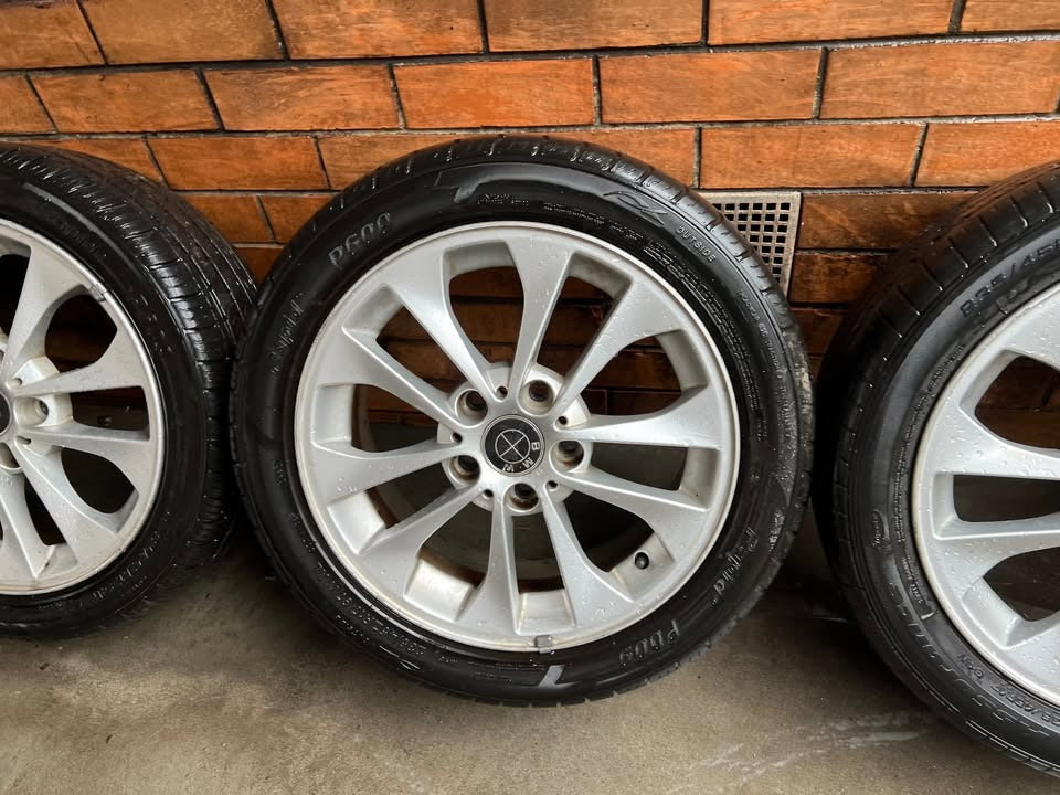 BMW 17 Inch Alloy Wheels with Good Tyres