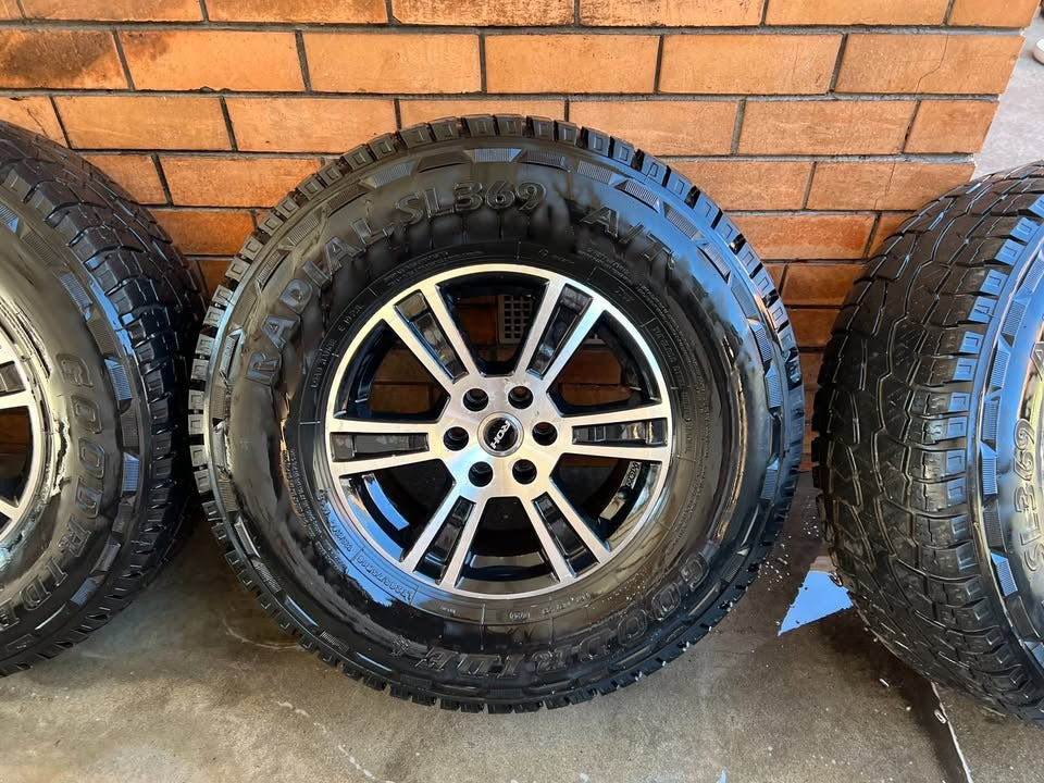 ROH 16" Alloy Wheels with 32" A/T Tyres
