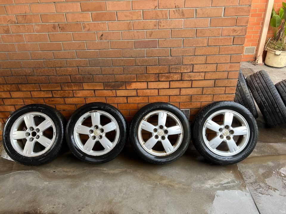 Mitsubishi Outlander 17" Alloy Wheels with Tyres