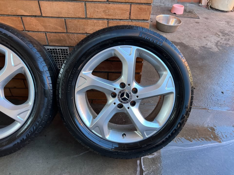 Mercedes Benz 18" Alloy Wheels with Pirelli Tyres