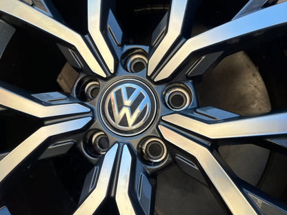 Volkswagen Tiguan 17" Alloy Wheels with Excellent Tyres