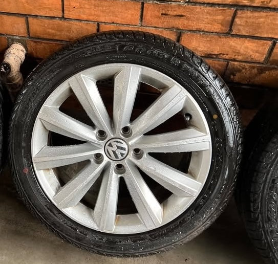 Volkswagen Passat 17" Alloy Wheels with Good Tyres