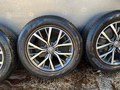 Volkswagen Tiguan 17" Alloy Wheels with Excellent Tyres