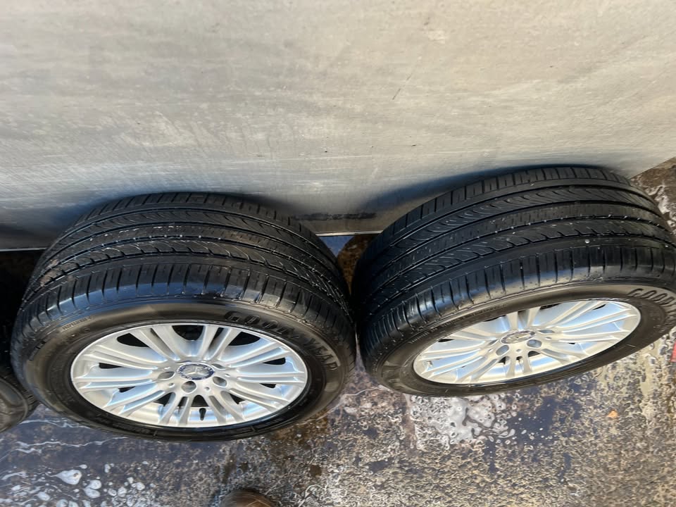 Mercedes Benz 16" Alloy Wheels with Good Tyres