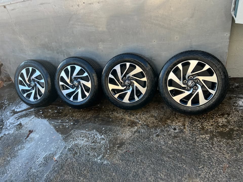 Honda Civic 16" Alloy Wheels with Tyres