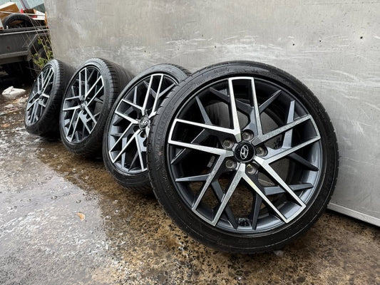 Hyundai Elantra 18" Alloy Wheels with Michelin Tyres