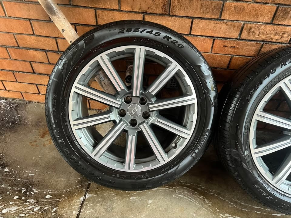 Audi Q7 20" Alloy Wheels with Tyres