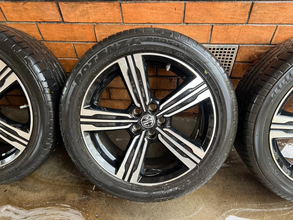 MG 17” Alloy Wheels with Good Tyres