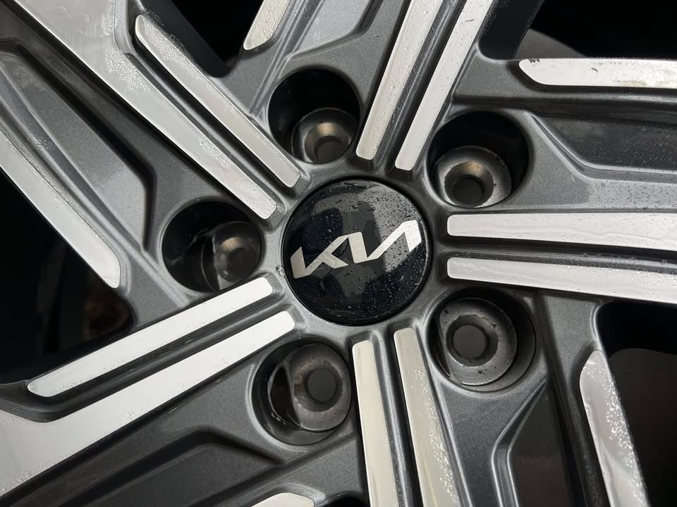 Kia Sorento 19” Alloy Wheels with Goodyear Tyres