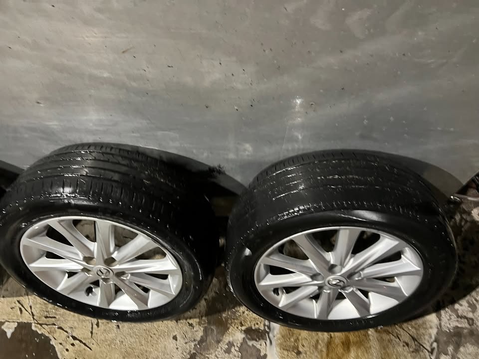 Lexus 16" Alloy Wheels with Tyres