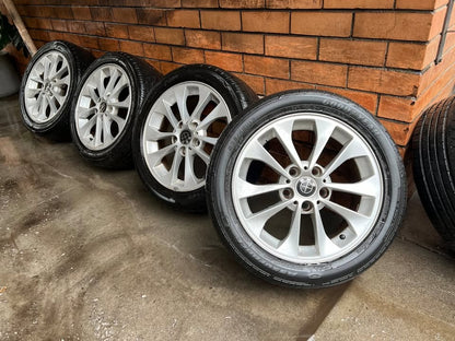 BMW 17 Inch Alloy Wheels with Good Tyres
