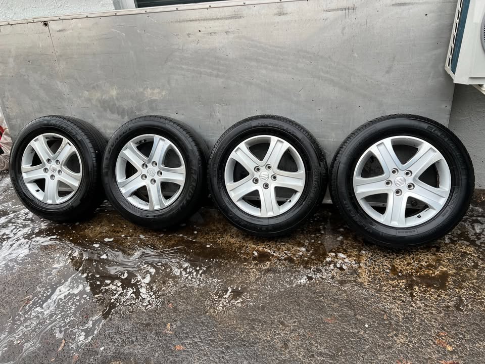 Suzuki Vitara 17" Alloy Wheels with Good Tyres
