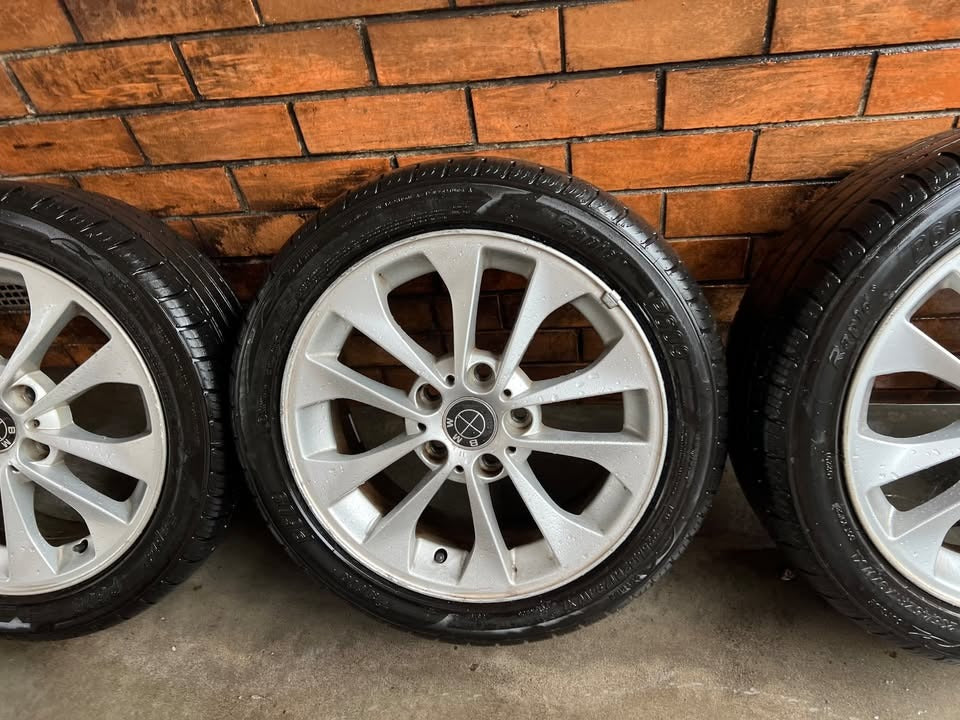 BMW 17 Inch Alloy Wheels with Good Tyres
