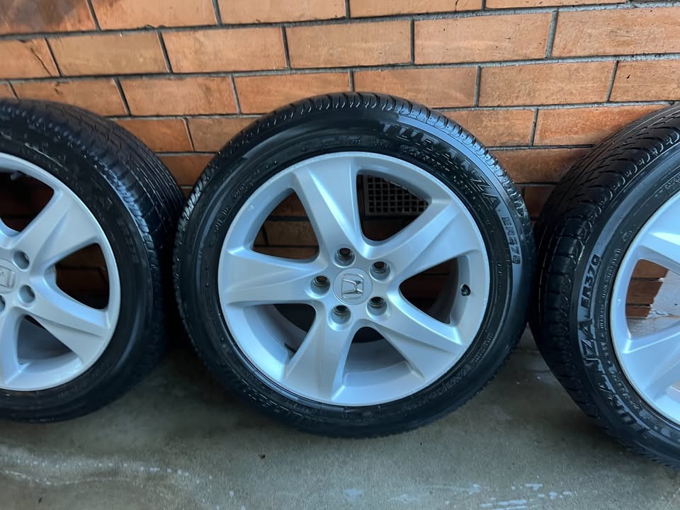 Honda 17" Alloy Wheels with Bridgestone Tyres