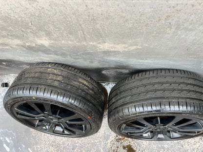 Mercedes Benz 18" Alloy Wheels with Excellent Tyres