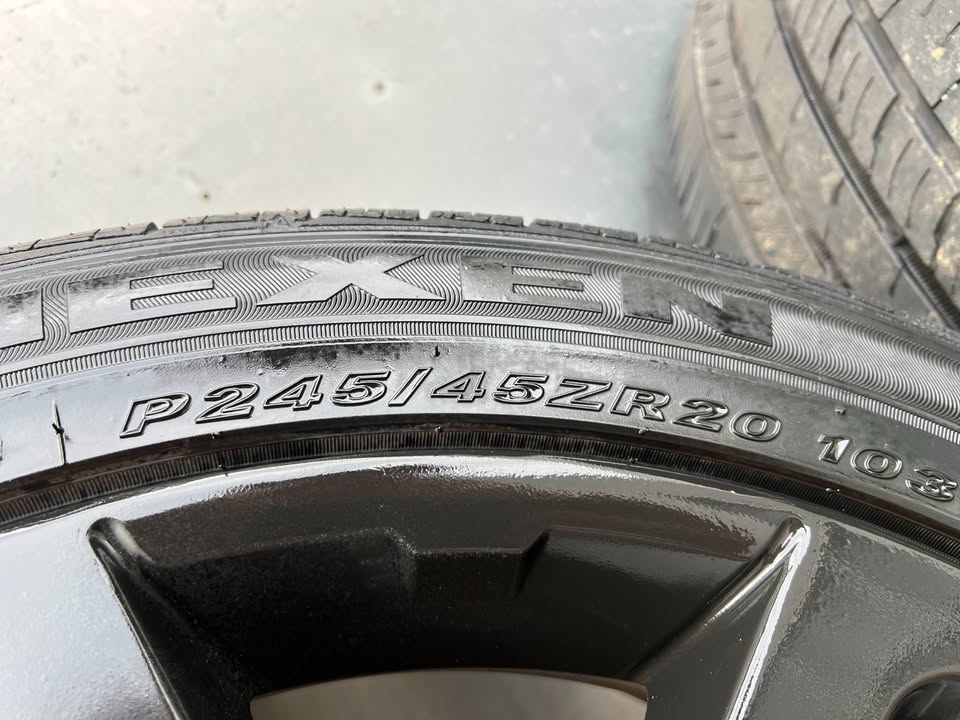 Land Rover Range Rover 20" Alloy Wheels with Good Tyres