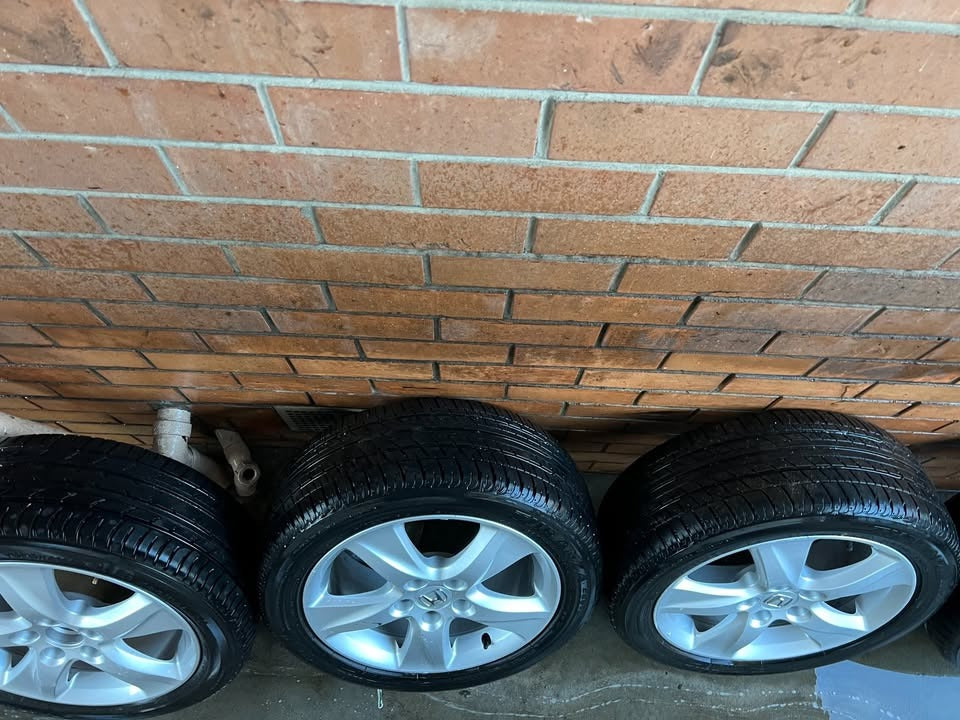 Honda 17" Alloy Wheels with Bridgestone Tyres