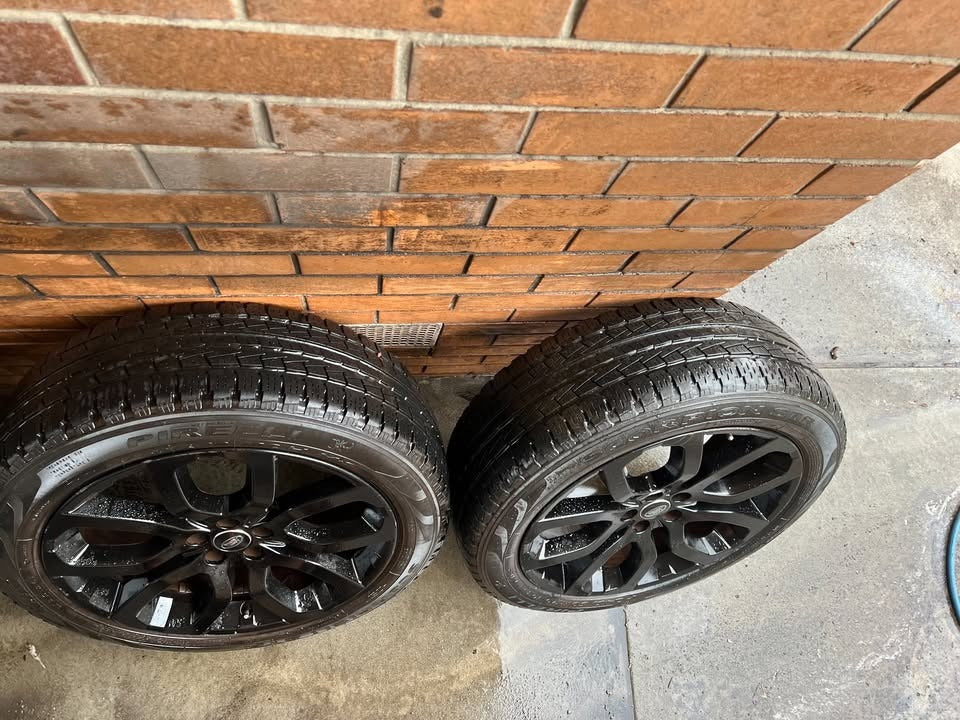 Landrover Range Rover 20” Alloy Wheels with Pirelli Tyres