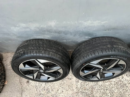 Hyundai Elantra 17” Alloy Wheels with Tyres