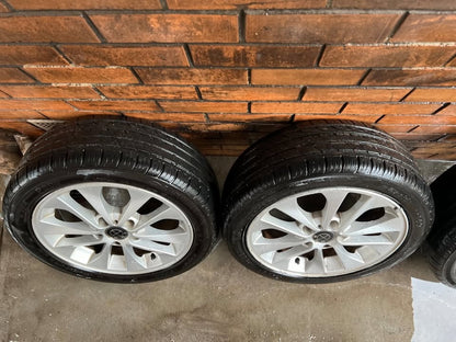 BMW 17 Inch Alloy Wheels with Good Tyres