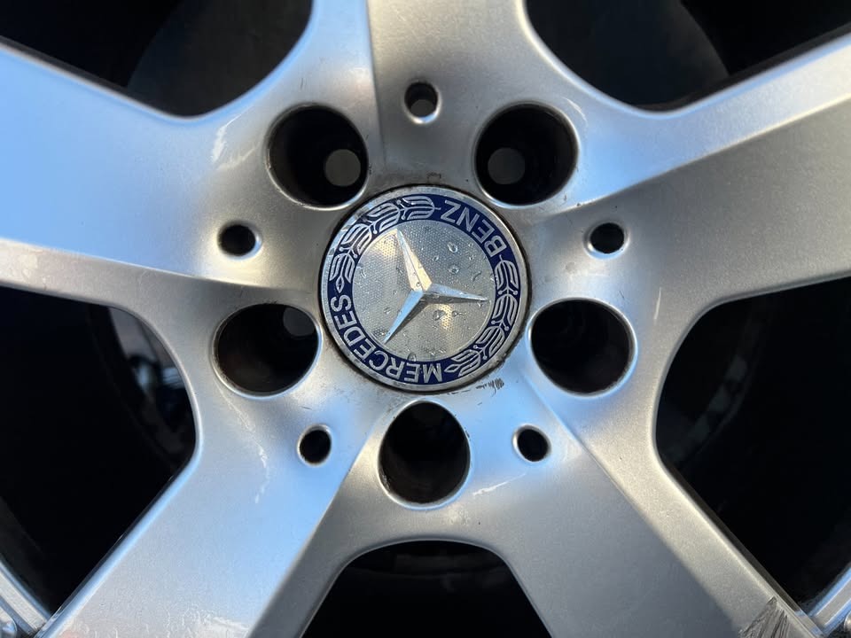 Mercedes Benz 18" Alloy Wheels with Excellent Tyres